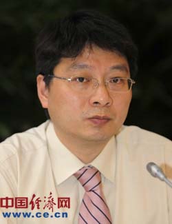 彭崧当选上海市黄浦区区长(图|简历)